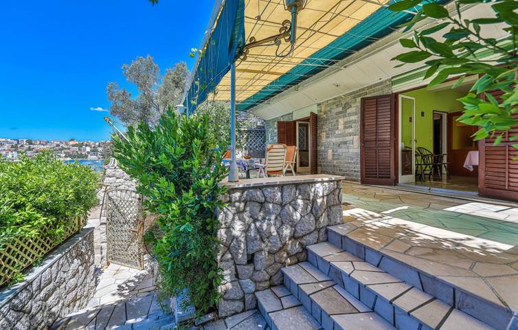 Ferienhaus für 6 Personen, mit Meerblick und Garten, mit Haustier in Okrug Gornji - 3