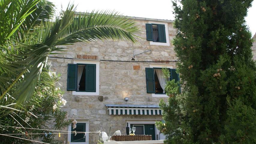 Location de vacances pour 3 personnes, avec jardin et terrasse dans Vis