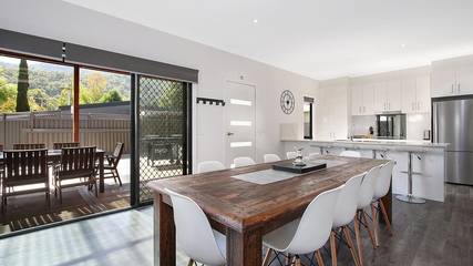 Holiday Home for 9 People in Bright, Alpine Shire, Photo 2