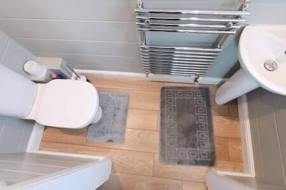 Central Getaway House with Parking, Wi-Fi & Garden in Stafford, Staffordshire