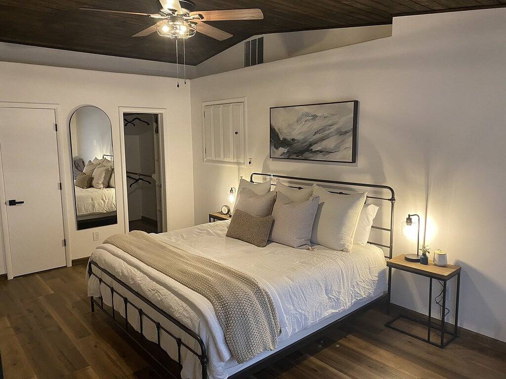 Adorable 1 Br Guest Suite w/ Fireplace & Patio in Munds Park, Oak Creek Canyon