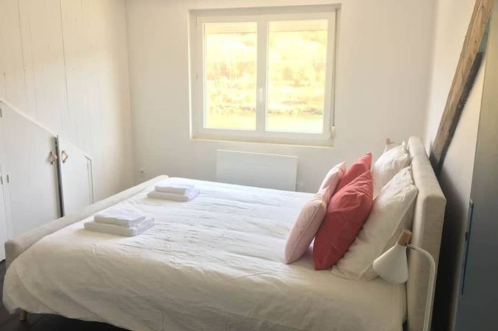 Country house for 15 people, waterfront in the Ardennes nature park in Revin, Regionaler Naturpark Ardennen