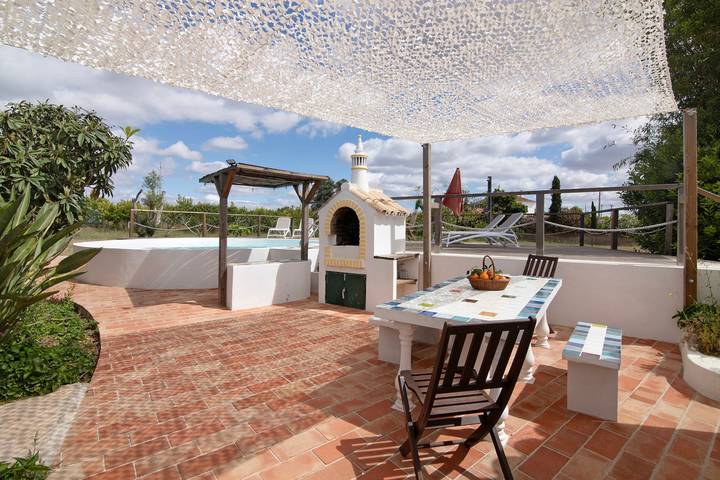 Appartement entier, Appartement de vacances 'Casa Do Livramento Adega' avec piscine partagée, Wi-Fi et climatisation in Luz de Tavira e Santo Estévão, Parque Natural da Ria Formosa