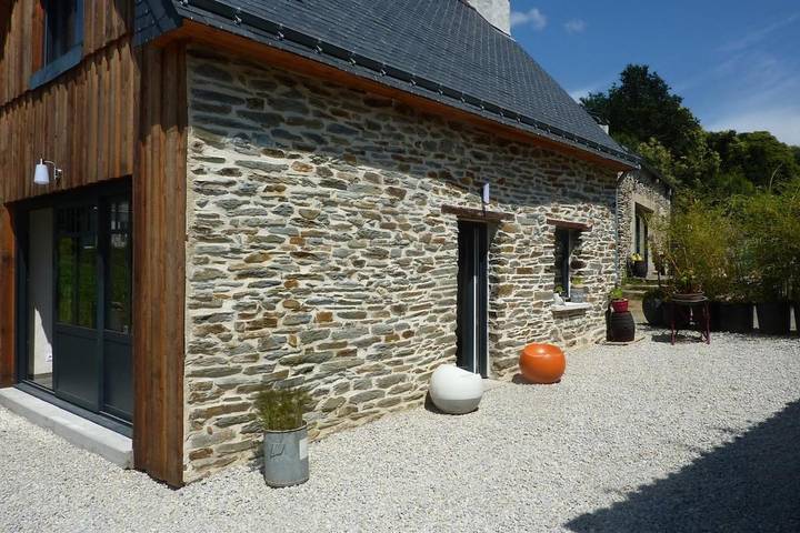 Location de vacances pour 4 personnes, avec Terrasse ainsi que Jardin et Vue à Gourin - 2