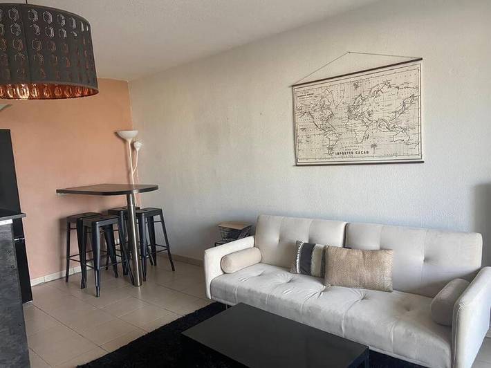 Gîte pour 3 personnes, avec Balcon ainsi que Terrasse et Piscine à Fondettes