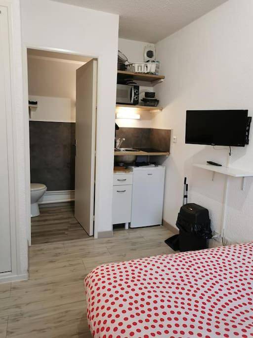Appartement entier, Studio meublé équipé calme et bien situé in Chambray-lès-Tours, Région de Tours