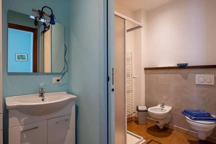 Ganze Wohnung, Angenehme Wohnung für 2 Leute mit  W-Lan, TV, Innenhof und Haustiere erlaubt in Omegna, Ortasee