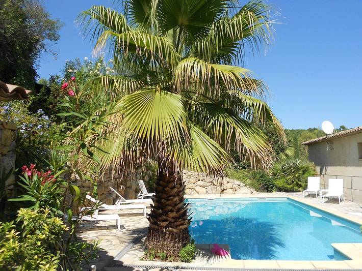 Cottage pour 3 personnes, avec jardin et piscine à Le Rouret