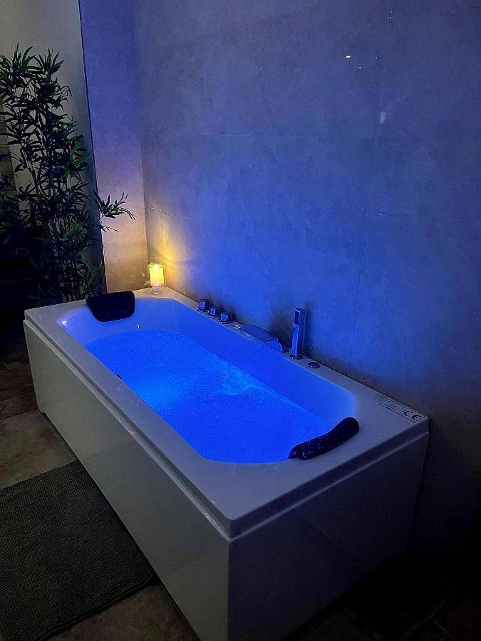 Appartement entier, Évasion douce,Spa Balnéo in Sainte-Foy-la-Grande, Région de Libourne