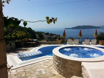 Villa für 6 Personen, mit Whirlpool und Pool sowie Garten in Montenegro