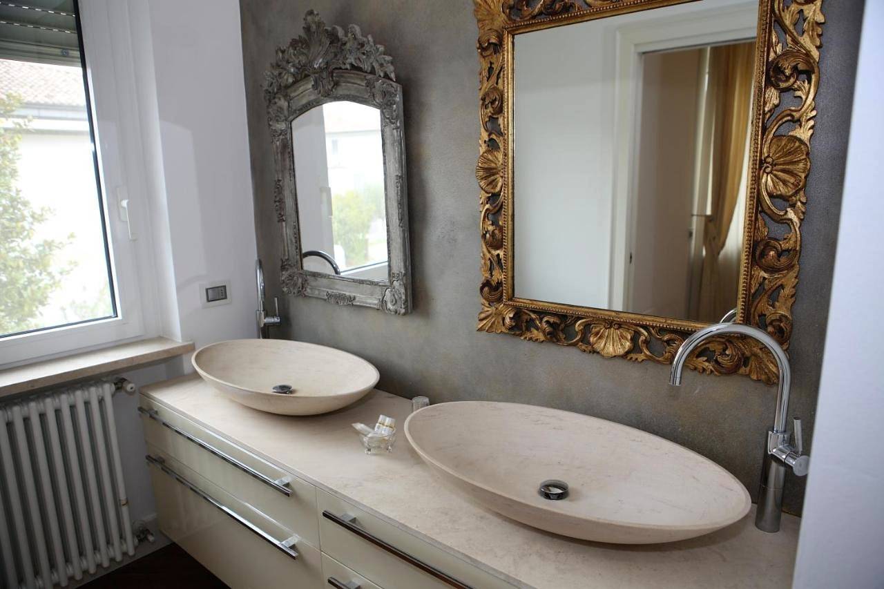 Champagne Rooms in Colombare, Sirmione