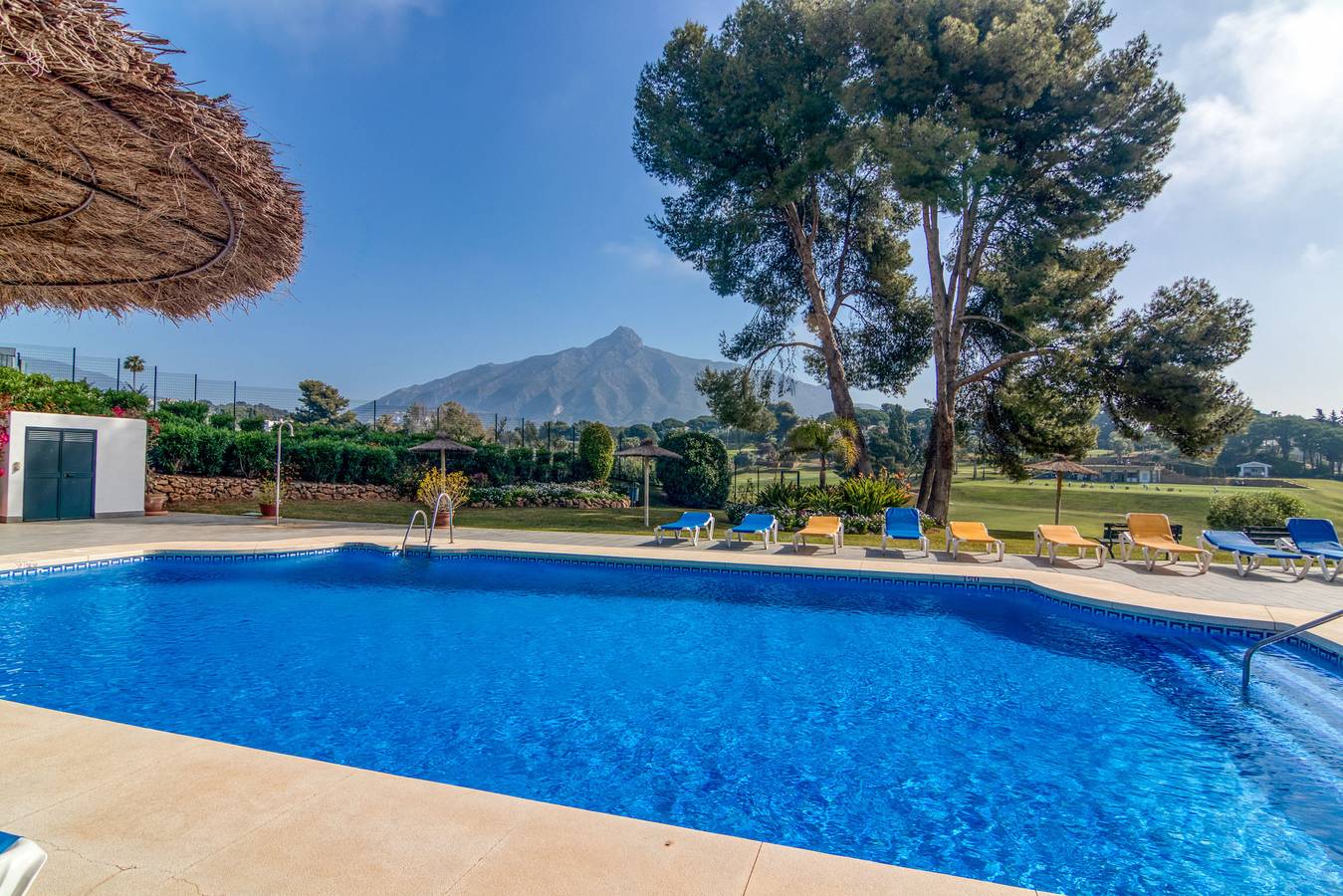 Entire apartment, Azahara Marbella - Modern decorated apartment with lovely terrace view in Nueva Andalucia Golf Valley, Marbella