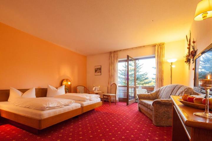 Hotel für 2 Personen, mit Sauna und Ausblick sowie Pool und Garten in Floh-Seligenthal - 2