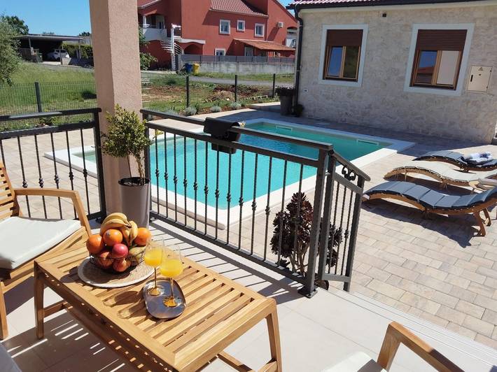 Ferienhaus für 6 Personen, mit Balkon/Terrasse und Pool in Bibinje