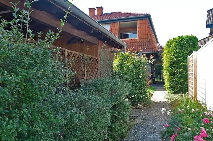 Ferienwohnung für 2 Personen, mit Garten und Whirlpool in Rödermark