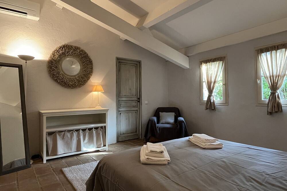 Mas familial face au Pic Saint Loup avec piscine chauffée et Jacuzzi extérieur in Valflaunès, Côte méditerranéenne (France)