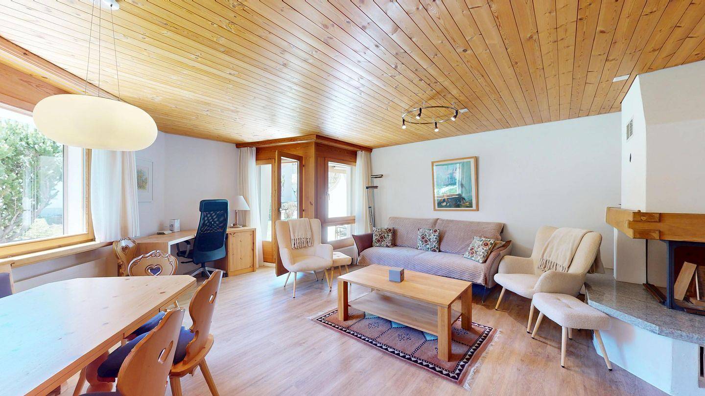 Ganze Wohnung, Ferienwohnung in Bever mit Terrasse, Bergblick & Garage für 6 Gäste in Spinas, Bever