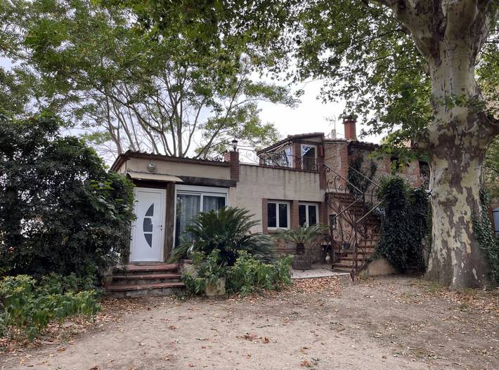 Gîte pour 4 personnes, avec piscine ainsi que jardin et terrasse