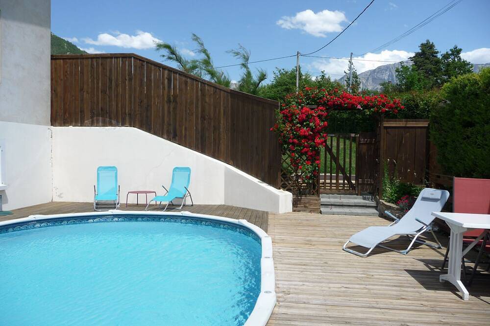 Appartement entier, Très joli gite 40 m² équipé avec piscine et jardin in Die, Parc naturel régional du Vercors