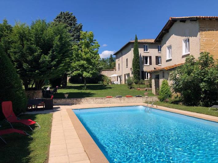 Appartement de vacances pour 6 personnes, avec jardin ainsi que vue et piscine