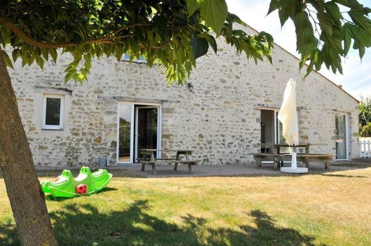 Location de vacances pour 9 personnes, avec jardin ainsi que vue et piscine, animaux acceptés à Saint-Hilaire-la-Forêt - 4