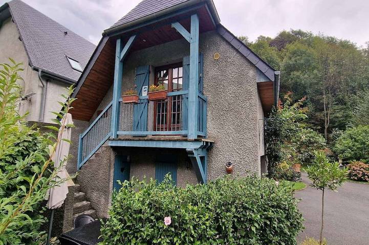 Location de vacances pour 6 personnes, avec Balcon et Jacuzzi ainsi que Jardin et Piscine dans Geu