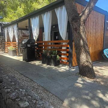 Camping für 4 Personen, mit Ausblick und Pool sowie Garten in Dalmatien