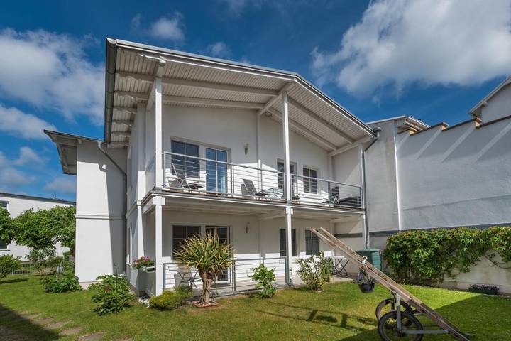 Ferienhaus mit Meerblick für 6 Personen, mit Balkon und Seeblick in Binz