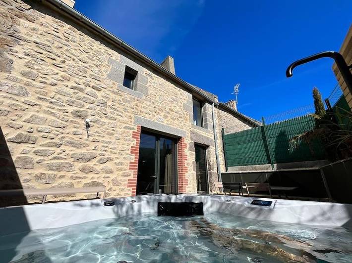 Ferienhaus für 8 Personen, mit Whirlpool und Terrasse sowie Garten in Saint-Coulomb