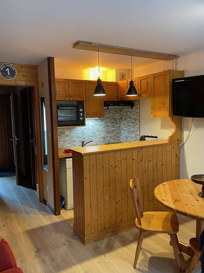 Ganzes Studio, Corniche B10 - Renovated studio with sleeping area, 650 meters from slopes in Morzine, Les Portes du Soleil