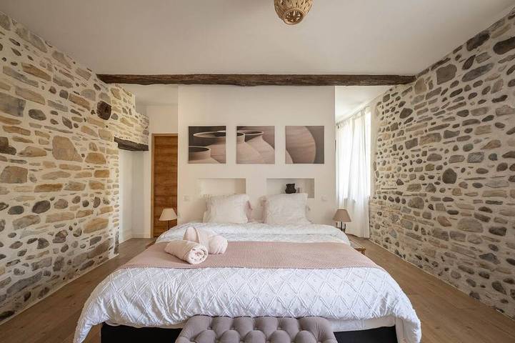 Vacation rental for 10 people, with an indoor pool—ideal for families in Lucq-de-Béarn, Béarn