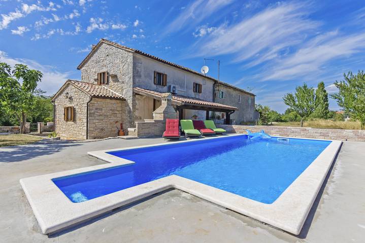 Ferienhaus Mariva * großer Garten, privater Pool, Grill, Wlan in Žminj, Zentralistrien