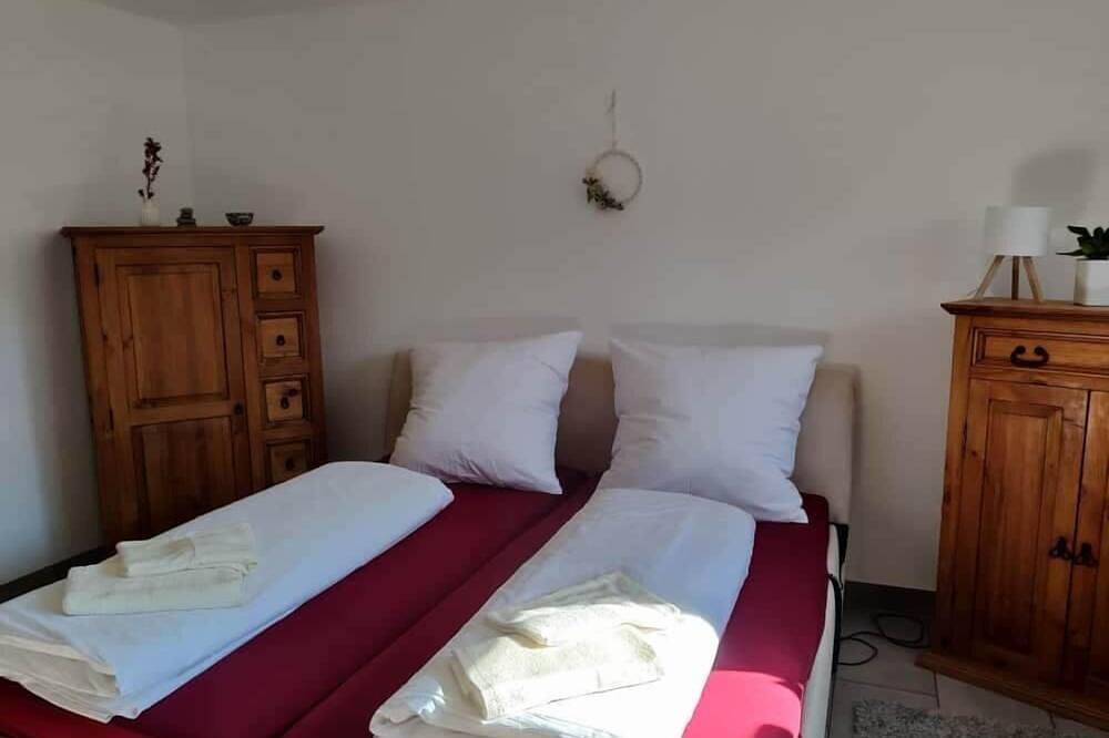 Fuchsbau im Ferienhaus an der Holzecke in Schnelldorf, Romantische Straße