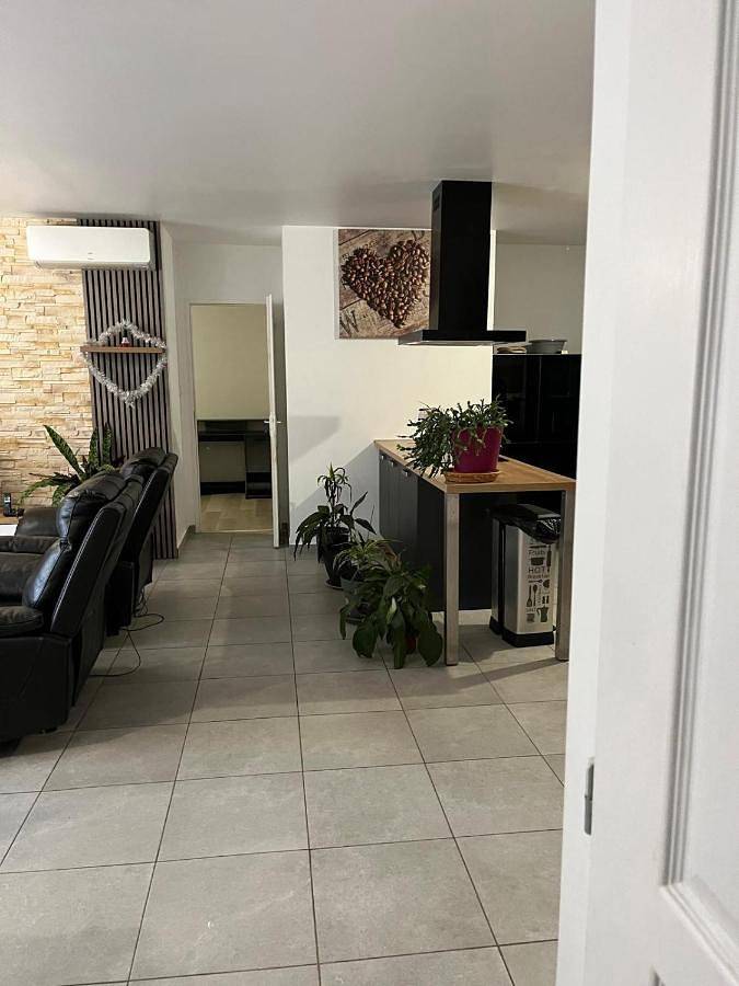 Location de vacances pour 8 personnes, avec terrasse ainsi que piscine et vue dans Chaum - 4