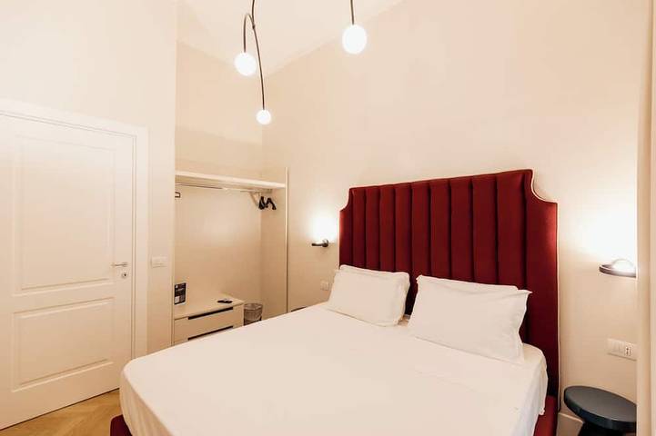 5 minutes from Naples' historic center and 2 minutes from Line 1, Università Station. in Neapel, Neapel Provinz