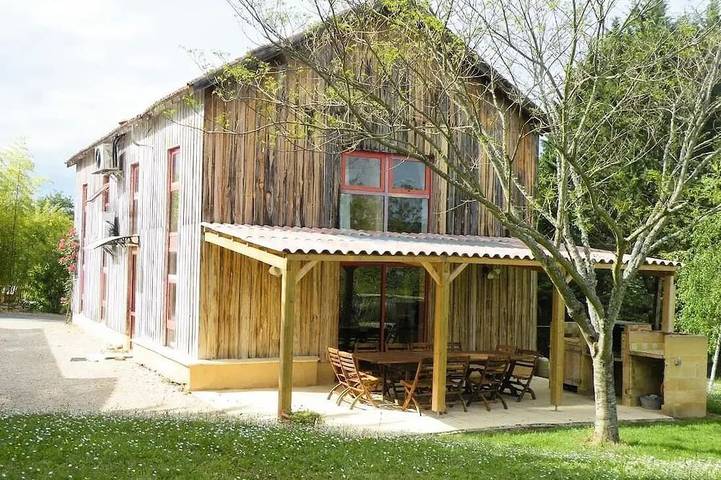 Location de vacances pour 12 personnes, avec Terrasse à Le Buisson-de-Cadouin