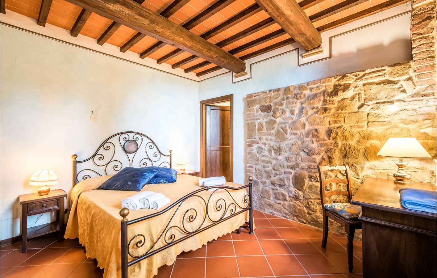 Ganze Ferienwohnung, Poolside Haven mit WiFi und Parkplatz in San Vivaldo, Florenz Provinz