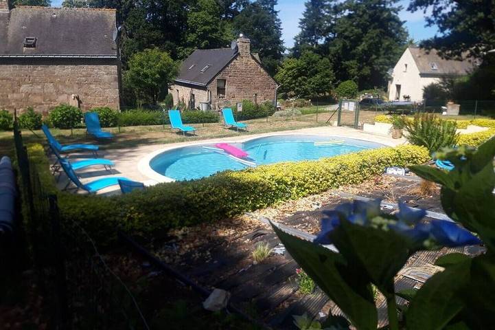 Location de vacances pour 20 personnes, avec Jardin et Piscine à Langoëlan - 2