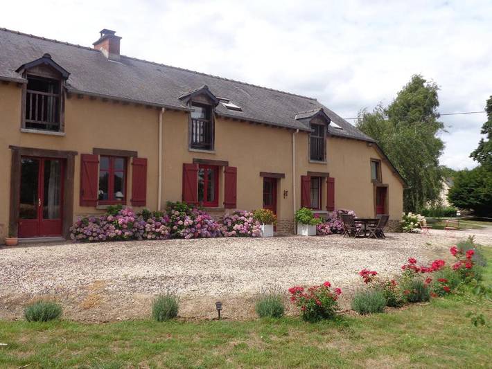 Location de vacances pour 4 personnes, avec bassin pour enfant et piscine ainsi que terrasse et jardin à Saint-Onen-la-Chapelle - 2