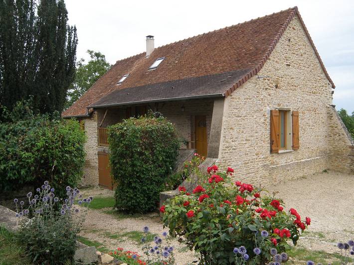 Gîte pour 8 personnes, avec terrasse et jardin, animaux acceptés à Saint-Ythaire