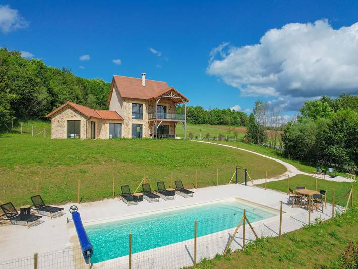 Gîte pour 8 personnes, avec Terrasse ainsi que Jardin et Piscine