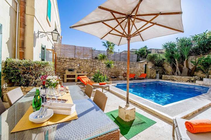 Villa for 7 people, with garden, with pets in Gozo