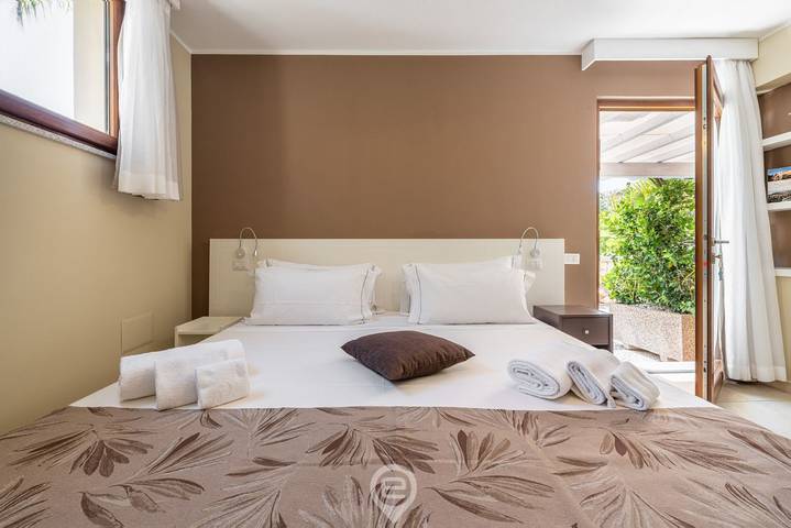 Chambre pour 2 personnes, avec Balcon/Terrasse ainsi que Jardin et Piscine en Sardaigne - 3