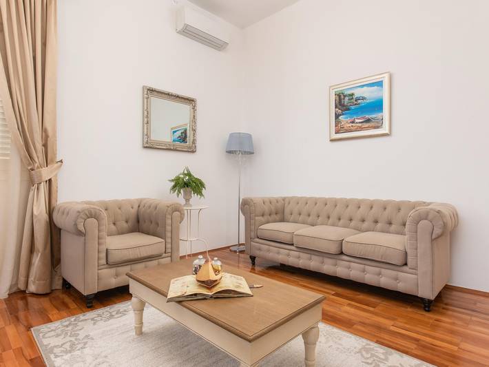 Ferienhaus für 8 Personen, mit Balkon und Whirlpool sowie Terrasse und Pool in Orebic