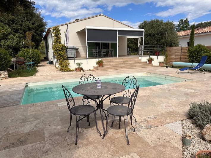 Location de vacances pour 4 personnes, avec Jacuzzi et Terrasse ainsi que Jardin et Piscine à Saint-Victor-des-Oules