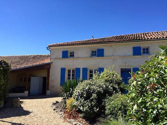 Location de vacances pour 8 personnes, avec vue et jardin à Néré