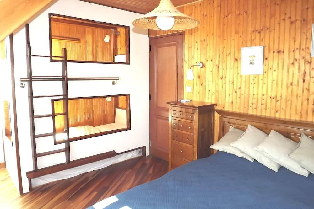 La Turballe, 80 m from the beach, large Standing Villa with Jacuzzi and garden in La Turballe, Côte d'Amour