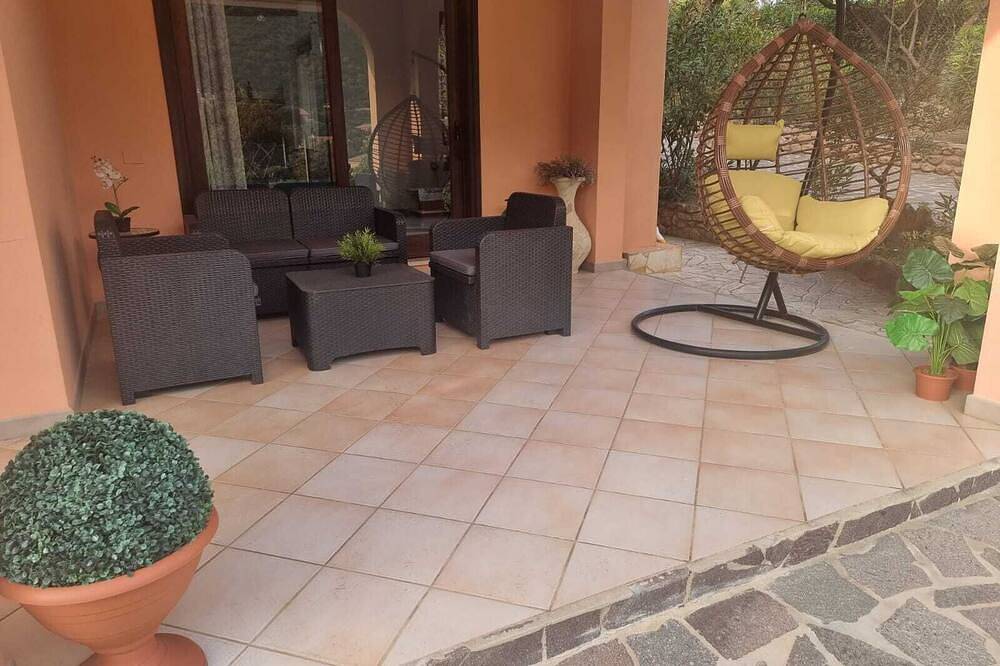2 Double Beds, Mini Fridge, Coffee Machine, Microwave Oven, Table. in Poggio dei Pini, Capoterra