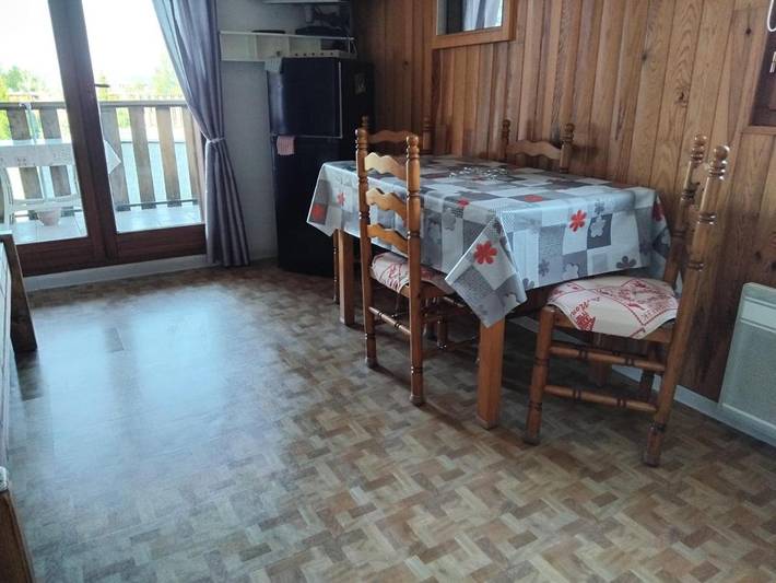 Gîte pour 4 personnes, avec jardin et vue, adapté aux familles dans Saint-Jean-Montclar - 4