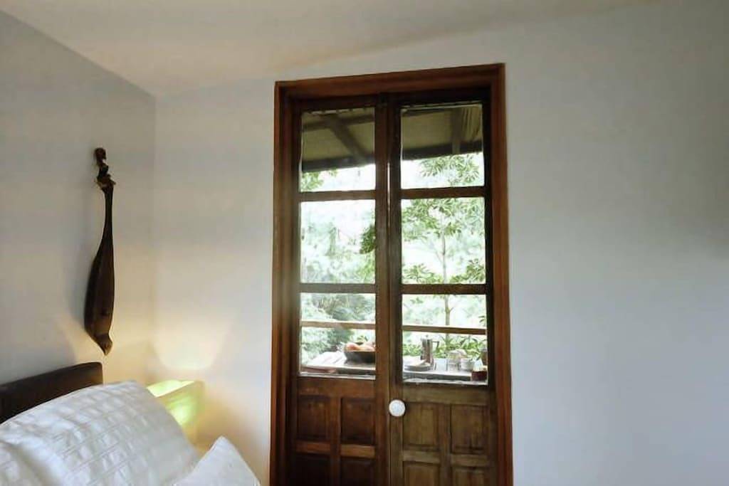 Am Ufer des Broughton Mill Creek und nur 450 m vom Stadtzentrum entfernt in Berry (NSW), New South Wales